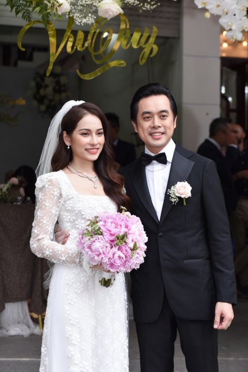 duong-khac-linh-hanh-phuc-hon-sara-luu-trong-le-an-hoi