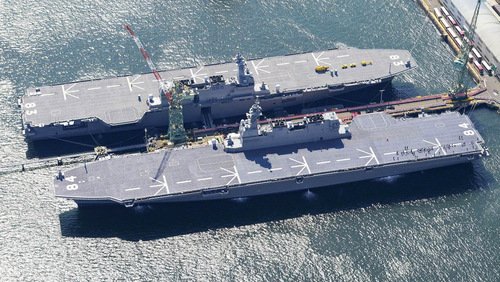 Hai khu trục hạm trực thang lớp Izumo của Nhật. Ảnh: JMSDF.