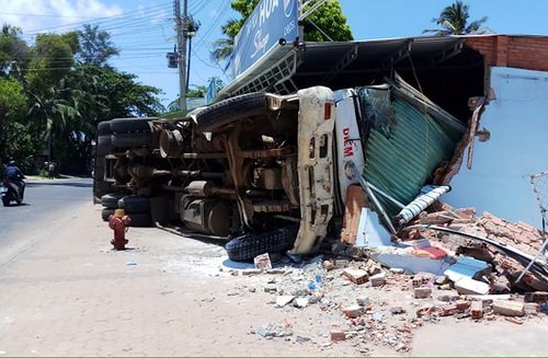 Hiện trường vụ tai nạn. (Ảnh: Vnexpress).