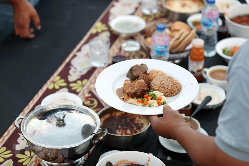 ban-tiec-iftar-dai-3000m-duoc-ghi-vao-guinness