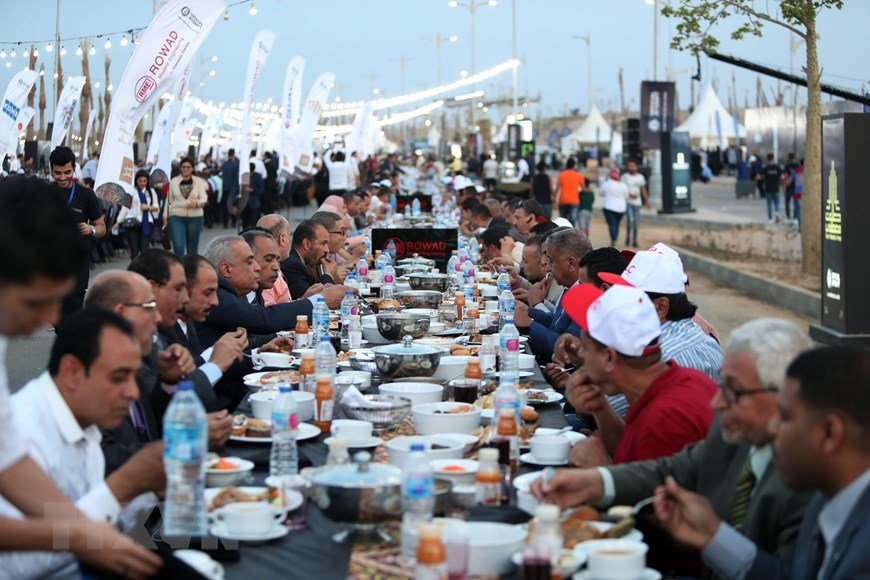 ban-tiec-iftar-dai-3000m-duoc-ghi-vao-guinness