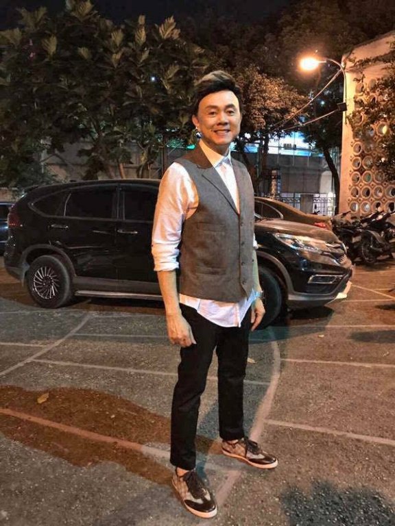 Ở tuổi 60, Chí Tài trẻ trung, phong độ.