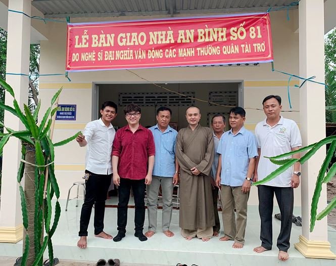 mc-dai-nghia-voi-cuoc-song-doc-than-vui-ve-o-tuoi-41