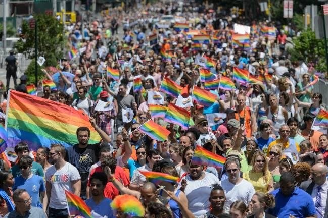 my-tong-thong-dau-tien-thuoc-dang-cong-hoa-thua-nhan-thang-tu-hao-cua-cong-dong-lgbt