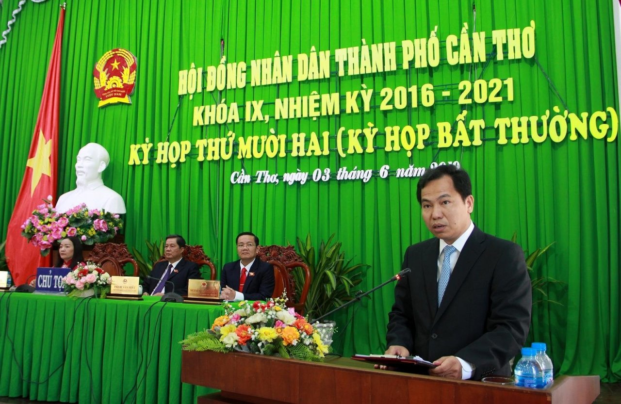 tin-tuc-24h-moi-nhat-ngay-46-ky-luat-canh-cao-thu-truong-huynh-quang-hai-chong-ca-si-dinh-hien-anh