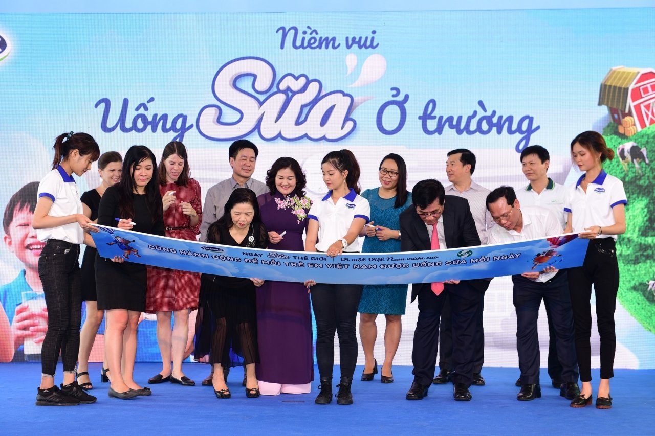viet-nam-huong-ung-ngay-sua-the-gioi-2019-voi-chu-de-niem-vui-uong-sua-o-truong