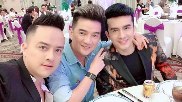 Cao Thái Sơn chụp ảnh cùng Đàm Vĩnh Hưng, Đan Trường: 