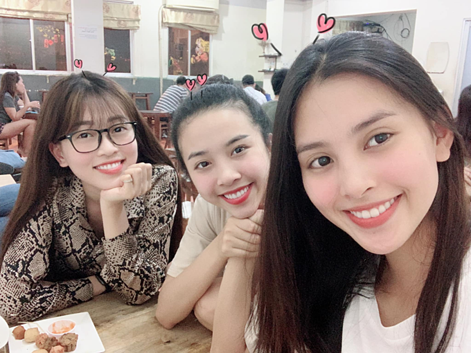 sao-viet-hom-nay-mai-phuong-thuy-dien-vay-ngu-khoe-vong-1-nong-bong
