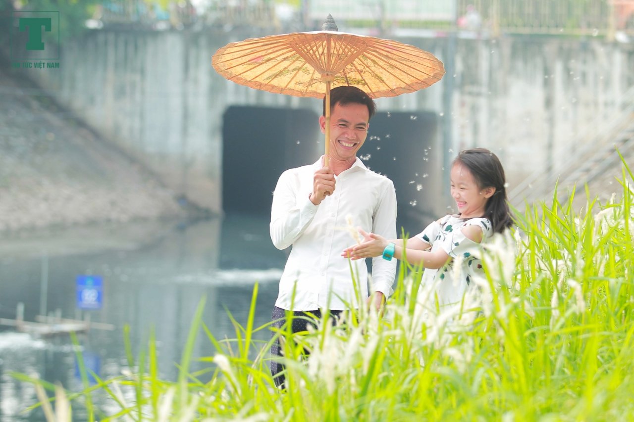 la-lam-hinh-anh-nguoi-dan-thanh-thoi-chup-anh-cau-ca-ben-song-to-lich