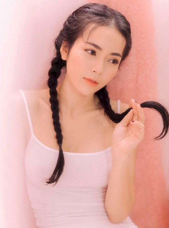 thi-sinh-show-nu-hoang-quyen-ru-toi-boi-roi-khi-chup-anh-kheu-goi