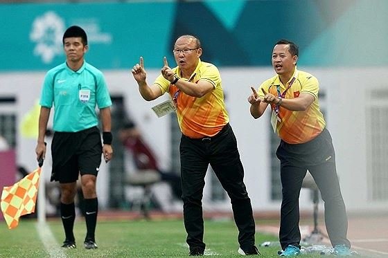 hlv-park-hang-seo-than-thien-gan-gui-va-gu-thoi-trang-gian-di