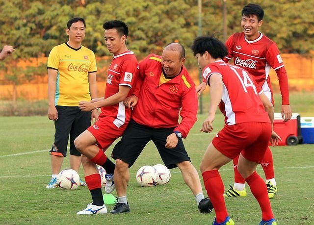 hlv-park-hang-seo-than-thien-gan-gui-va-gu-thoi-trang-gian-di
