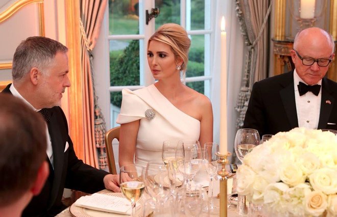 loat-hang-hieu-dat-gia-cua-ivanka-trump-trong-chuyen-cong-du-anh