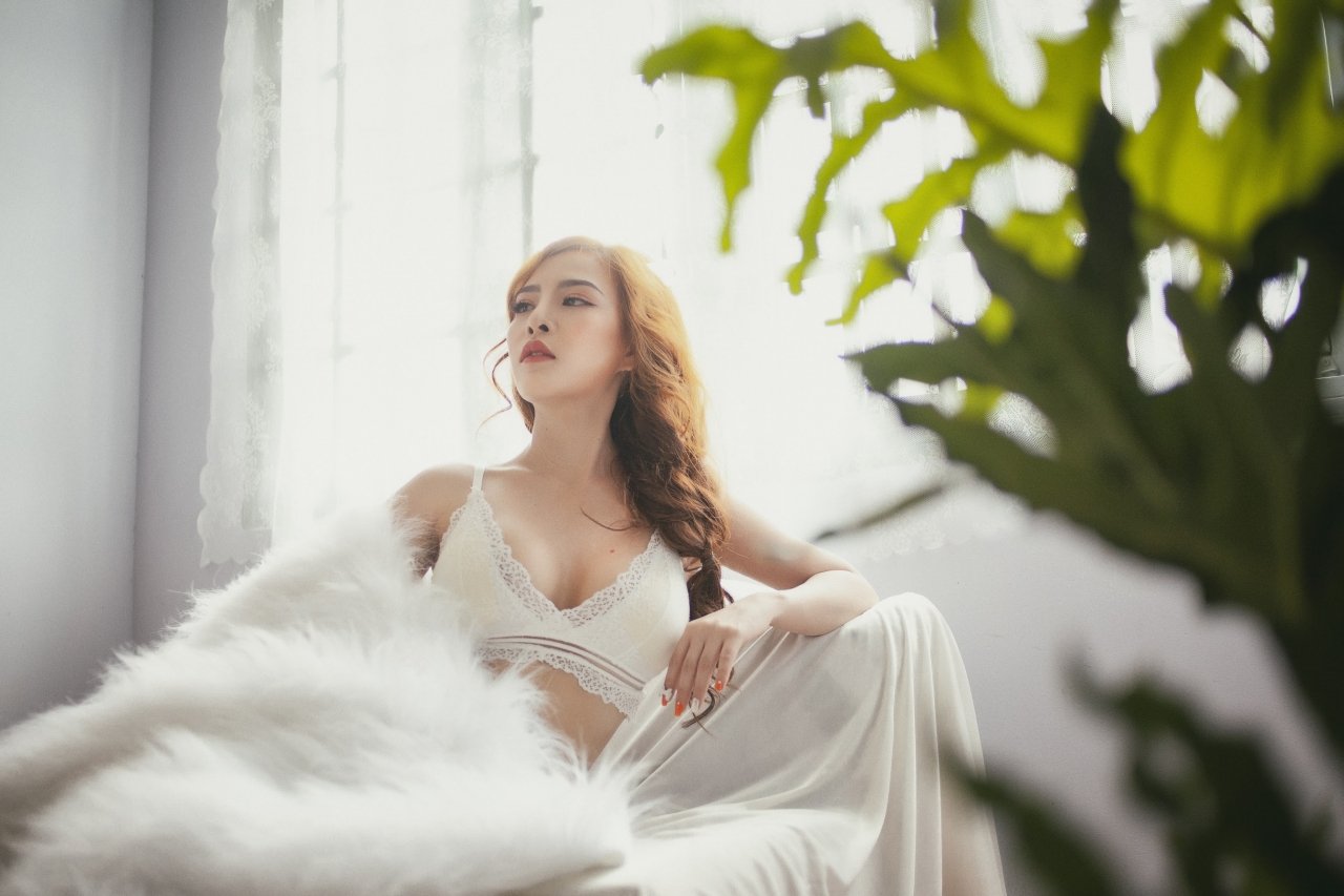 can-canh-nhan-sac-nong-bong-cua-hot-girl-so-huu-vong-eo-con-kien-khong-thua-kem-ngoc-trinh