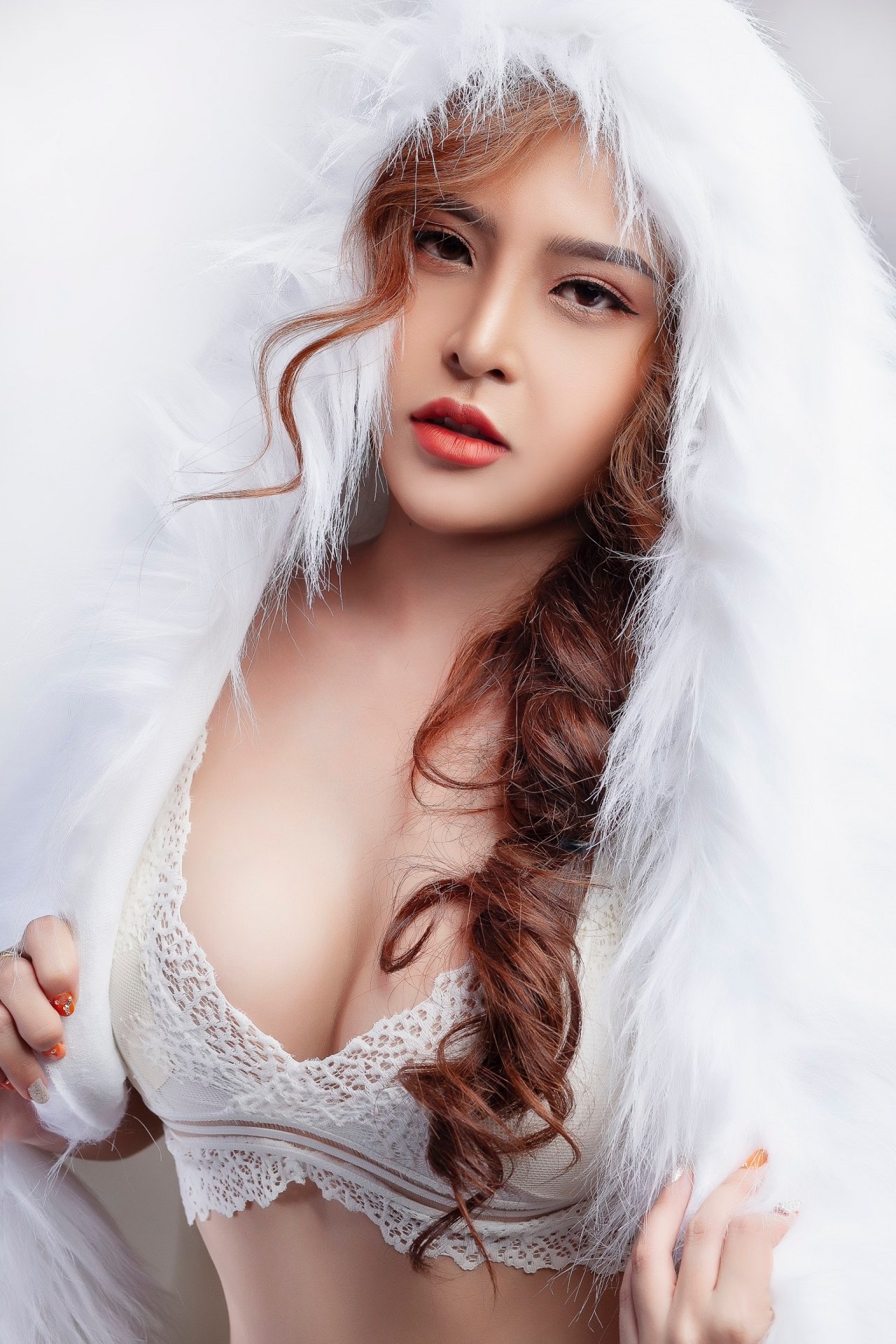 can-canh-nhan-sac-nong-bong-cua-hot-girl-so-huu-vong-eo-con-kien-khong-thua-kem-ngoc-trinh