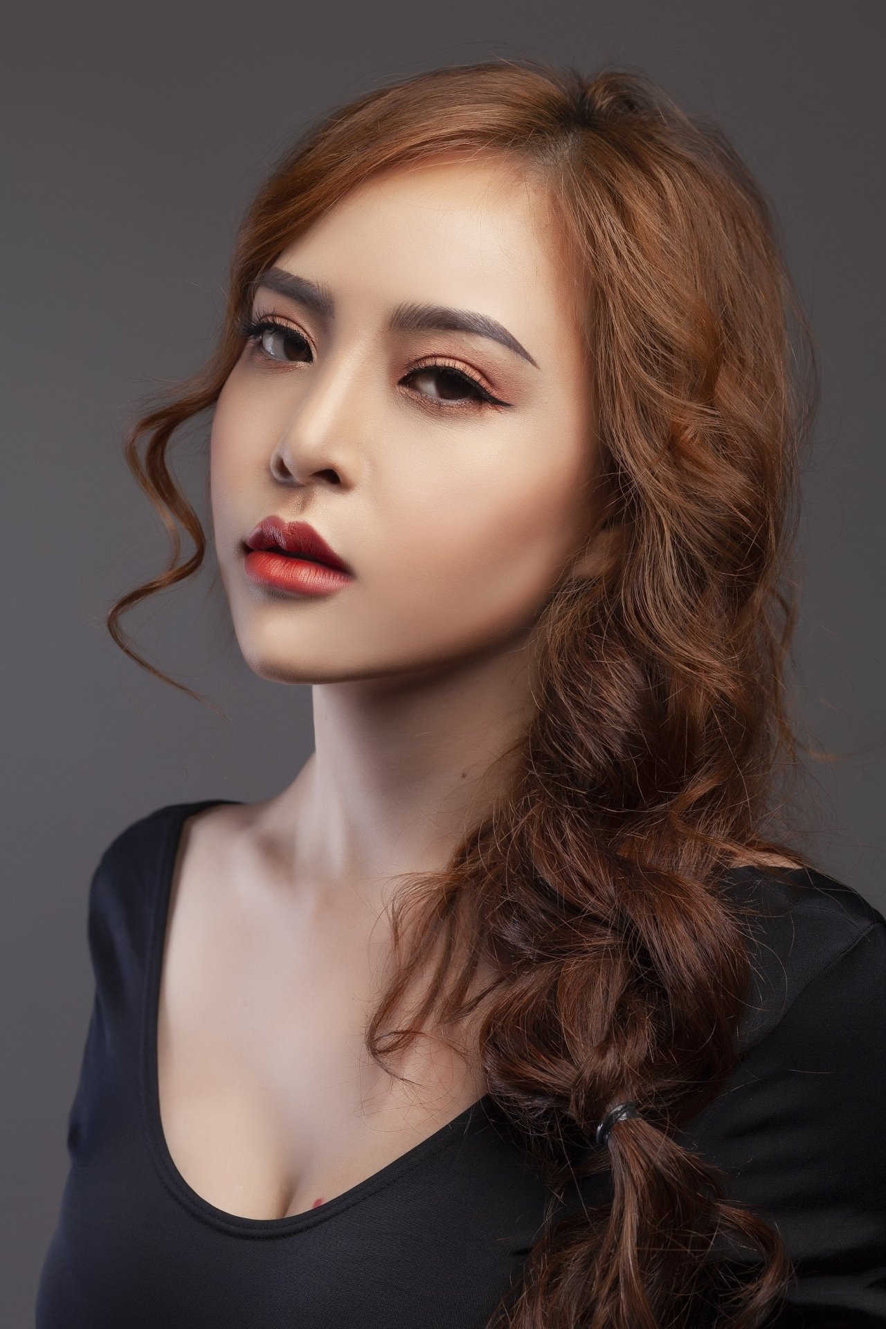 can-canh-nhan-sac-nong-bong-cua-hot-girl-so-huu-vong-eo-con-kien-khong-thua-kem-ngoc-trinh
