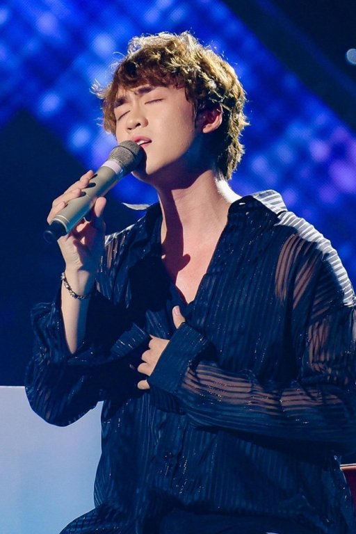 khan-gia-bat-binh-to-the-voice-lua-dao-giam-khao-thien-vi-hot-girl