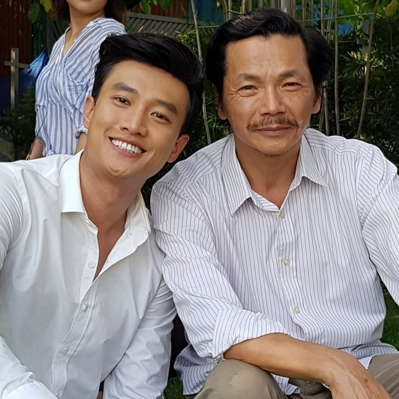 Nghệ sĩ Trung Anh khoe ảnh chụp cùng