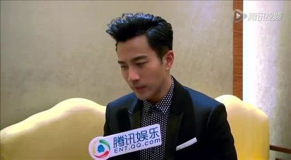 Lưu Khải Uy phản ứng lạ khi được hỏi về mối quan hệ của Dương Mịch và Vương Tư Thông.
