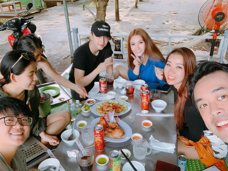 Cả hai thường xuất hiện bên nhau trong các buổi tụ tập bạn bè thân thiết. 