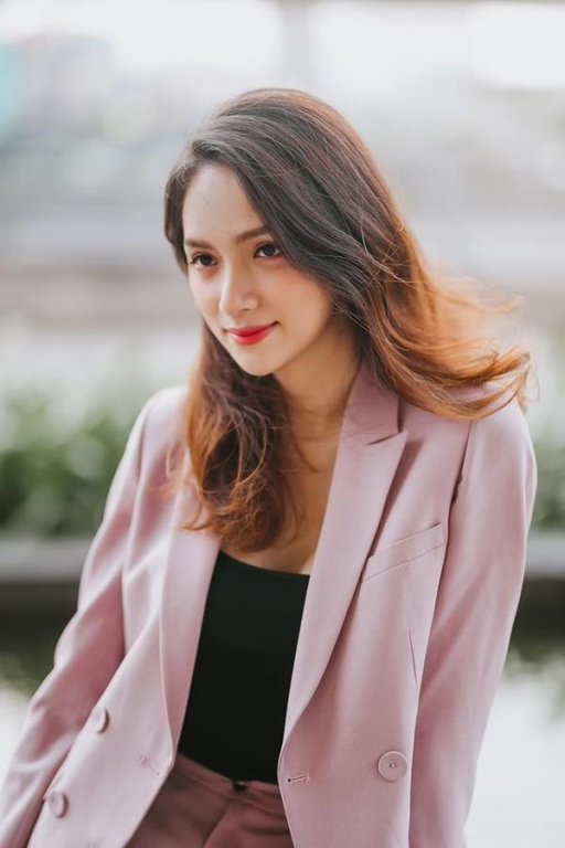 Hương Giang làm HLV Giọng hát Việt nhí 2019.