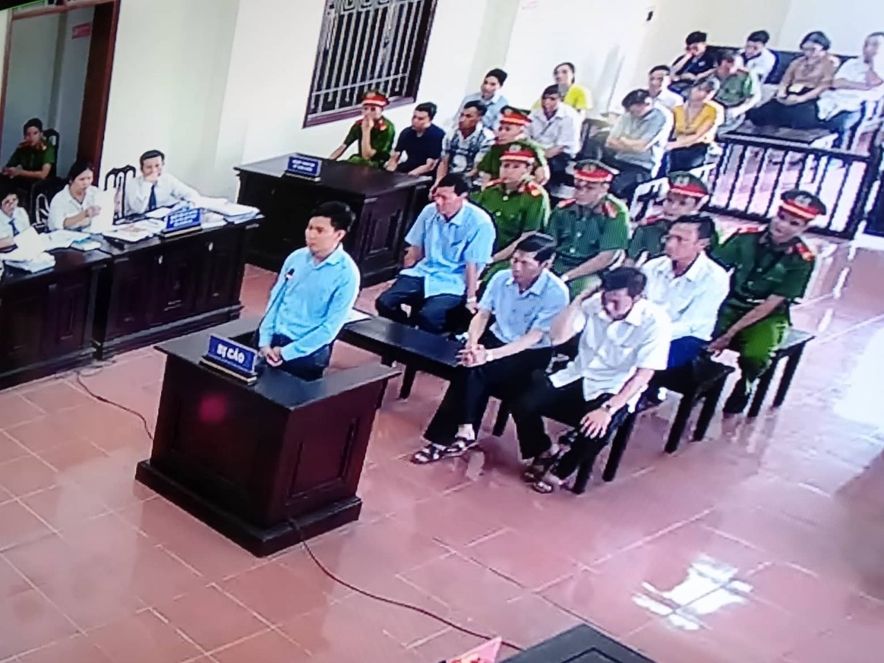 truc-tiep-xet-xu-vu-an-chay-than-o-hoa-binh-ngay-126-bi-cao-hoang-cong-luong-tu-nhan-vo-y-cau-tha