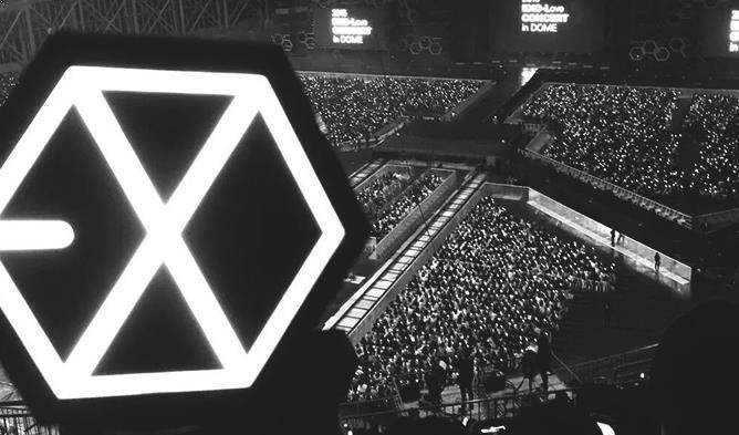van-hoa-fandom-miet-thi-than-tuong-noi-am-anh-cua-ngoi-sao-kpop