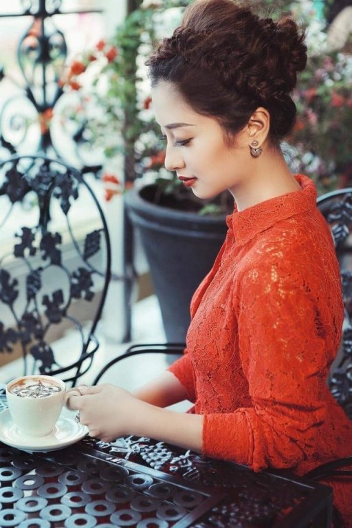 Nữ ca sĩ cũng từng mong mỏi có ai đó giúp mình.