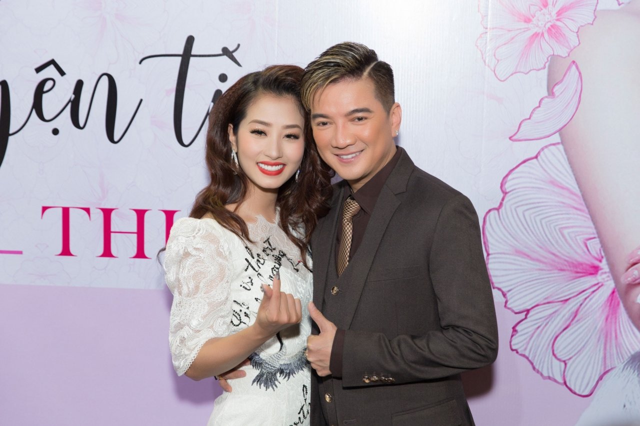 May mắn, cô vẫn được Mr. Đàm giúp đỡ.