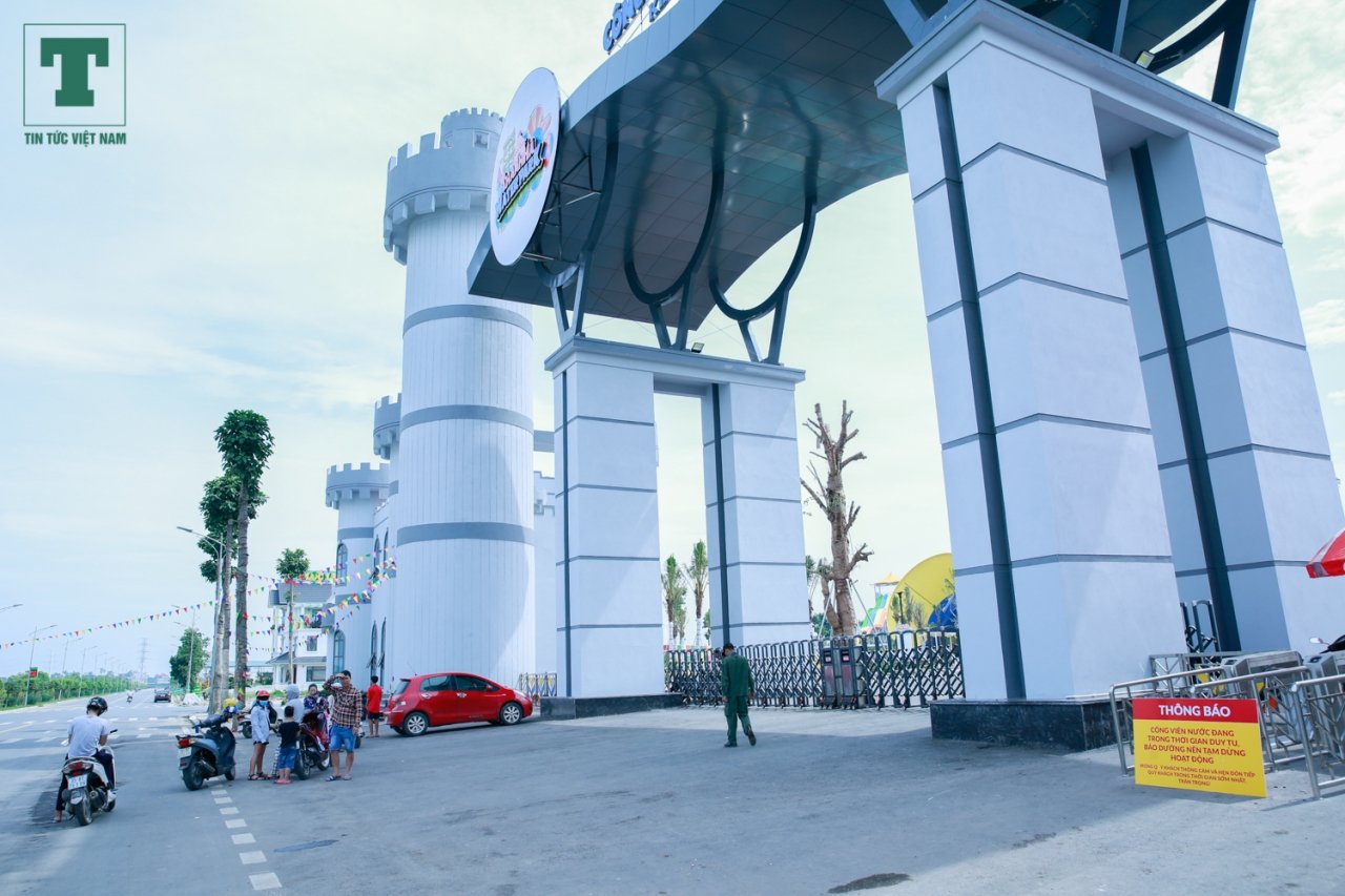 Mặc dù chưa đủ giấy phép nhưng Công viên nước Thanh Hà đã mở cửa từ 10/6 và chỉ đóng cửa khi xảy ra sự cố.