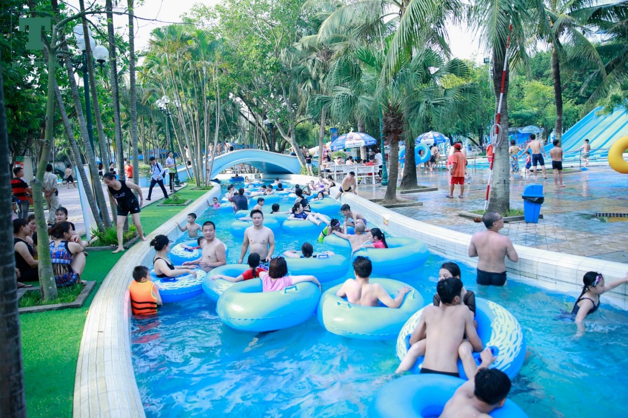 Ngoài ra việc các phụ huynh cũng luôn giám sát con không rời.