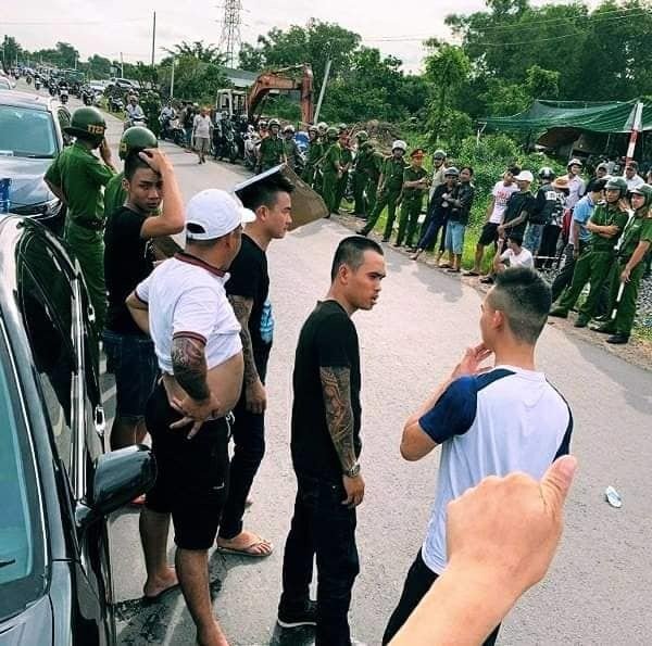 thong-tin-moi-nhat-vu-nhom-thanh-nien-xam-tro-bao-vay-xe-can-bo-cong-an