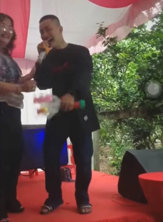 Hoài Lâm khiến nhiều người không nhận ra khi ăn mặc xuề xòa sau thời gian tạm chia tay showbiz.