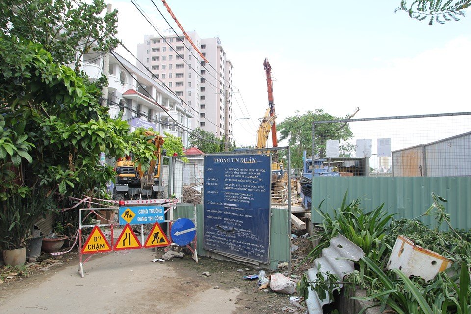 sut-lun-cong-trinh-dang-thi-cong-mot-nha-dan-phai-so-tan-o-tp-hcm