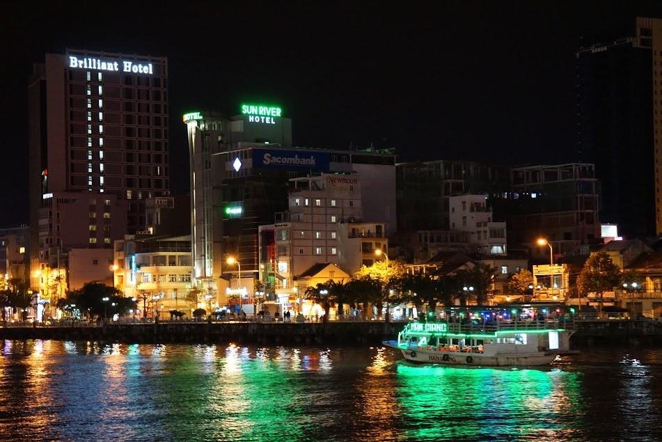 tam-tia-cho-dung-dep-ngam-phao-hoa-man-nhan-tai-da-nang
