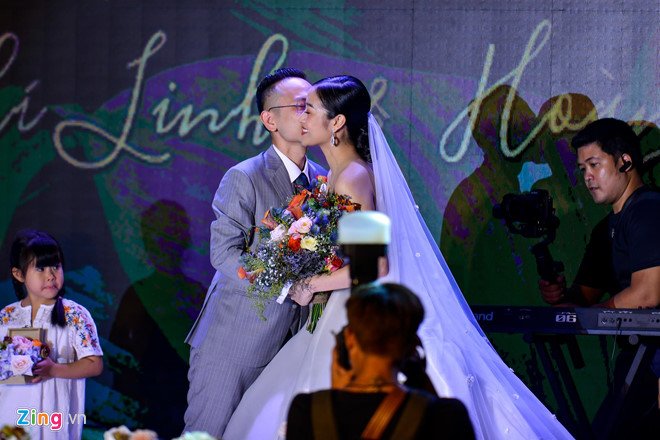 dan-sao-viet-du-cuoi-mc-phi-linh-tai-ha-noi