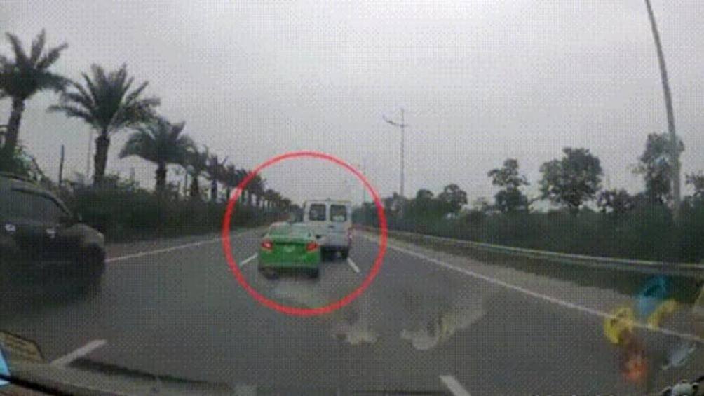 Hình ảnh xe taxi và xe khách 