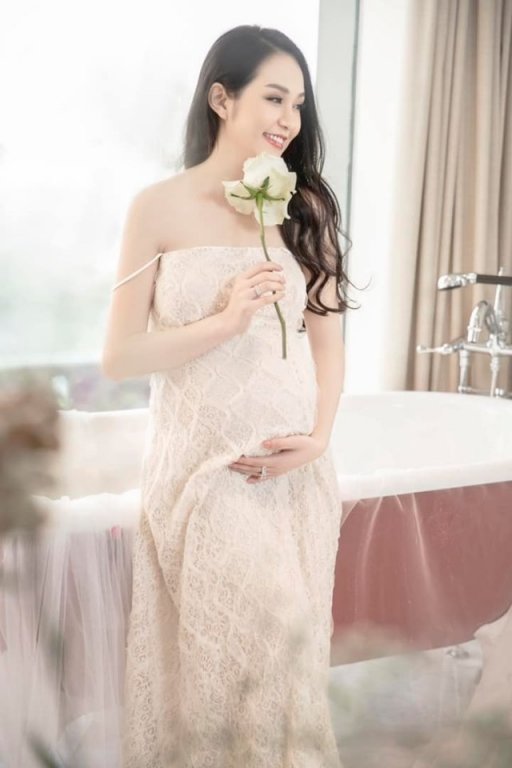 Bà xã Tuán Hưng xinh đẹp khi mang bầu lần 3. Cô nhắn nhủ tới chồng: 