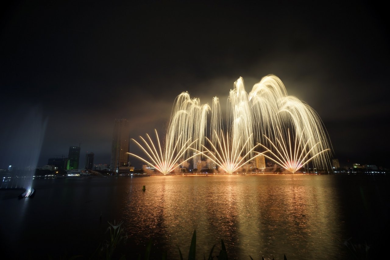 phan-lan-va-y-chay-het-minh-trong-dem-thi-thu-3-phao-hoa-quoc-te