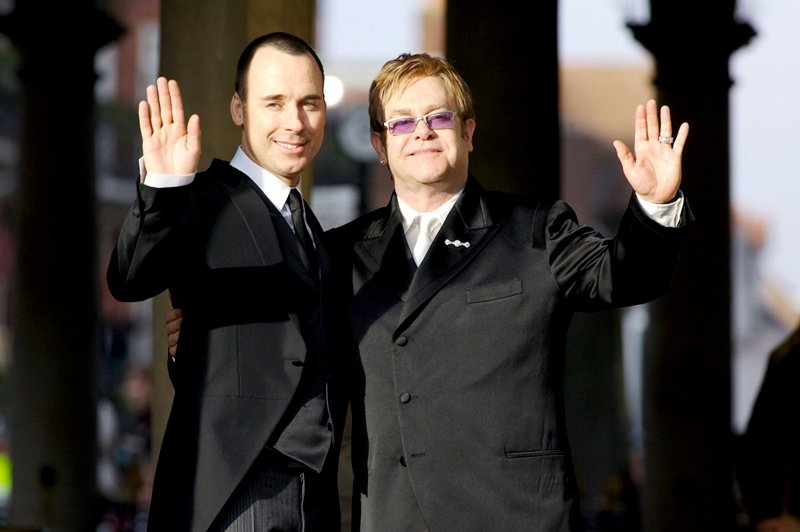 moi-tinh-elton-john-va-david-furnish-pha-vo-moi-dinh-kien-ve-hon-nhan-dong-gioi