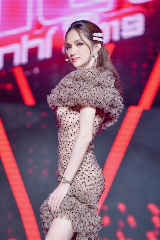 my-nhan-viet-mac-dep-tuan-qua