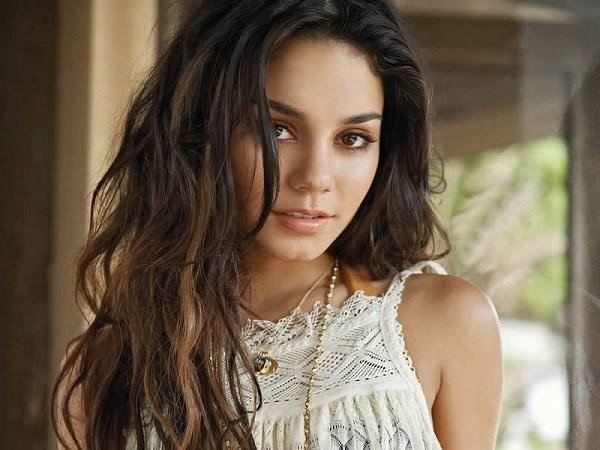 Vanessa Hudgens dính vào scandal lộ ảnh nóng khi đang ở đỉnh cao sự nghiệp.