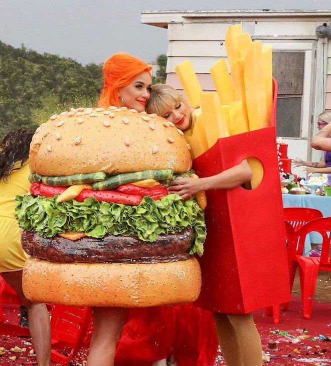 katy-perry-om-chat-taylor-swift-trong-mv-moi-sau-6-nam-bat-hoa