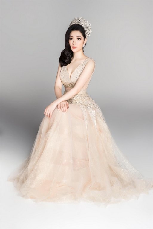 nguyen-thi-huyen-tuong-dai-nhan-sac-lon-cua-lang-hoa-hau-viet