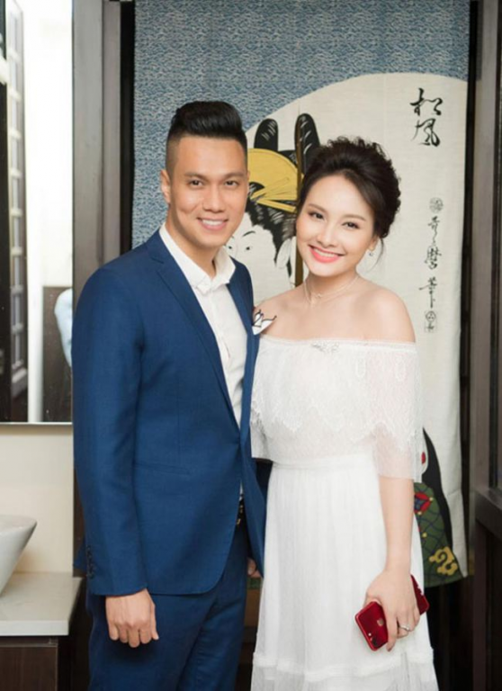 Trong quãng thời gian chung sống với bà xã thứ 2, Việt Anh cũng vướng scandal tình cảm với Bảo Thanh. Thời điểm này, Hương Trần từng lên tiếng ám chỉ một nữ diễn viên 