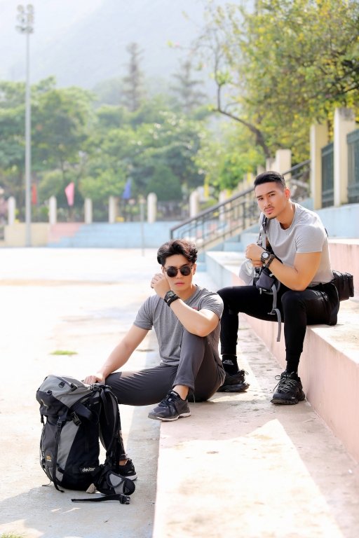 Khó khăn lớn nhất của đội Xám: Huy Trần – Trần Hoàng Phương Johnny là rào cản về ngôn ngữ.