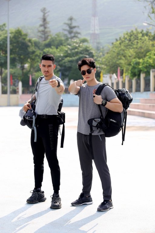 Khó khăn lớn nhất của đội Xám: Huy Trần – Trần Hoàng Phương Johnny là rào cản về ngôn ngữ.
