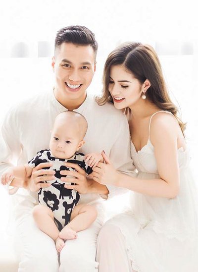 Gia đình hạnh phúc của Việt Anh và vợ cũ.