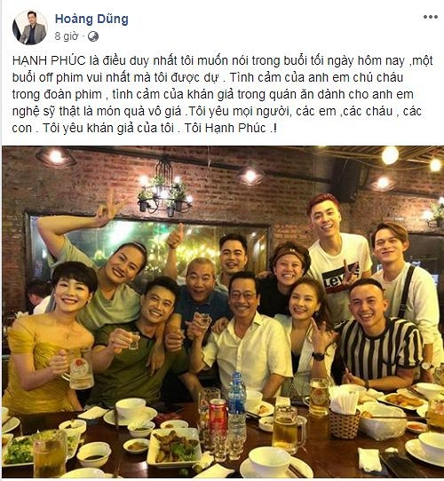 NSND Hoàng Dũng khoe ảnh chụp cùng dàn diễn viên 