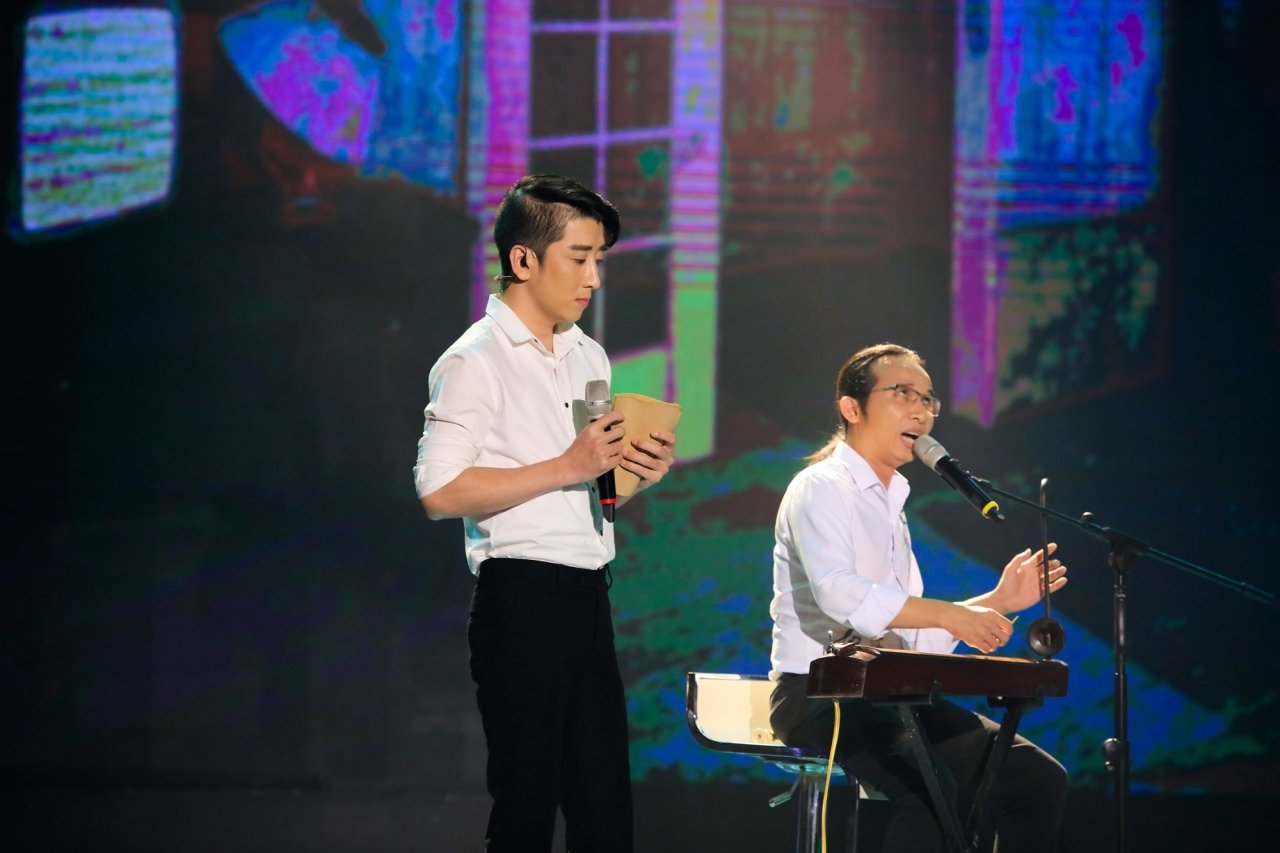 Nam ca sĩ có 2 phần thi thuyết phục để đăng quang.